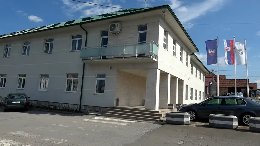 Jeziva tragedija na farmi u Sjenici: Mladića iz Tadžikistana tokom istovara kamiona zatrpala pšenica, radio neprijavljen
