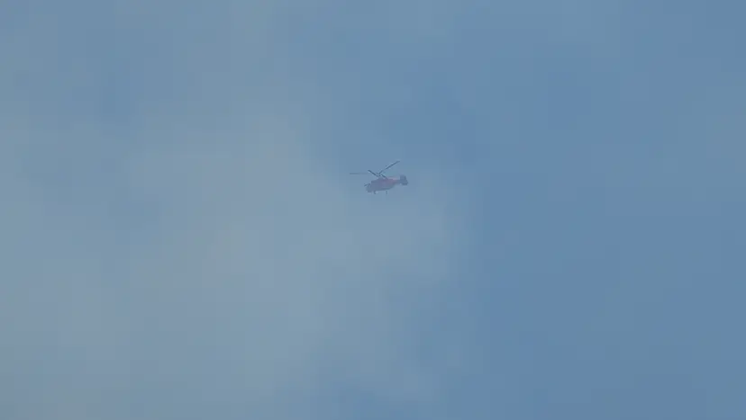 Helikopter gasi požare kod Kraljeva, teška situacija i danas: Vatrena stihija guta šume na nepristupačnom terenu, desetine vatrogasaca na terenu (FOTO)(VIDEO)