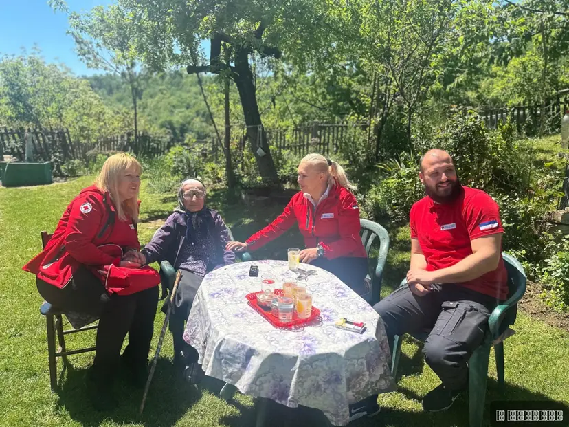 Skoro 100 članova jedne porodice: Baka Milanka sa Kablara ima 99 godine i najveće pravo bogatstvo, ova vitalna starica sa osmehom dočekuje goste (FOTO)