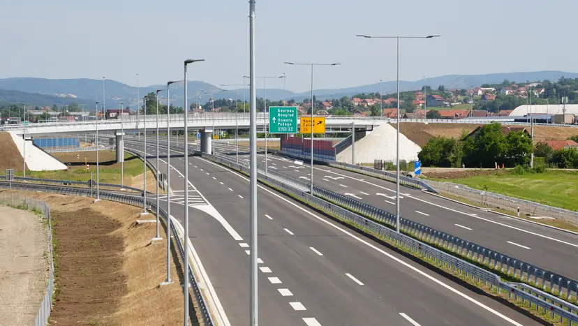 Vozači, ovo morate znati: Radovi na više deonica u Srbiji, višesatna čekanja na ovim graničnim prelazima