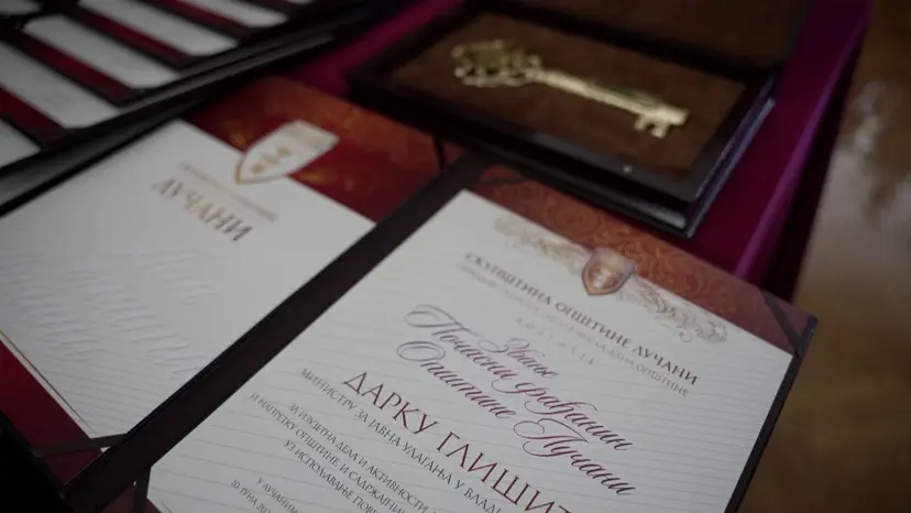 Dragačevo se odužilo ovom čoveku za sve što radi: Glišić proglašen za počasnog građanina Lučana - lično proveravao da sve obećano bude urađeno (FOTO)(VIDEO)