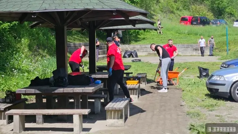 Bravo ljudi - ovako se vole svoj grad i reka: Prijepoljci se okupili i očistili čuvenu plažu pored Lima (FOTO)