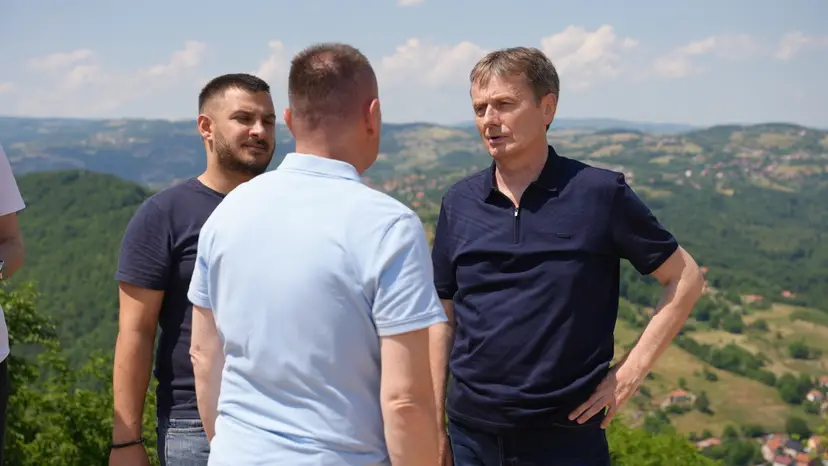 Umesto pola sata, sada stižu za samo šest minuta: Ogromna stvar za meštane sela kod Sevojna - asfaltira se ključna saobraćajnica (FOTO)(VIDEO)
