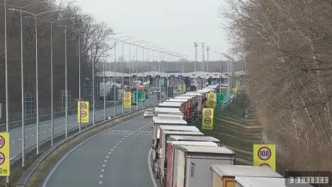 Kilometarske kolone teretnjaka na granicama: Na Šidu se čeka čak četiri sata
