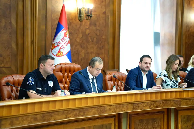 SRBIJA U VATRENOM OBRUČU: Aktivna 31 požara, vatra zahvatila više od 2.000 hektara Deliblatske peščare (FOTO)