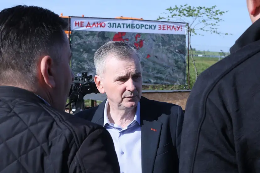 Digla se "i kuka i motika" na Zlatiboru: Meštani brane 10.000 hektara zemljišta od nelegalne privatizacije (FOTO)(VIDEO)