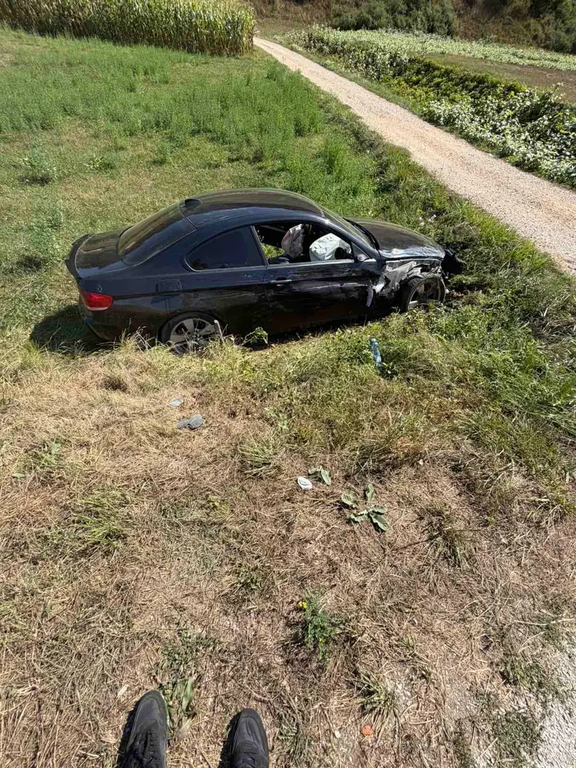 Proleteo kroz znak STOP pa se sudario sa BMW-om: Dve osobe povređene na obilaznici oko Guče (FOTO)