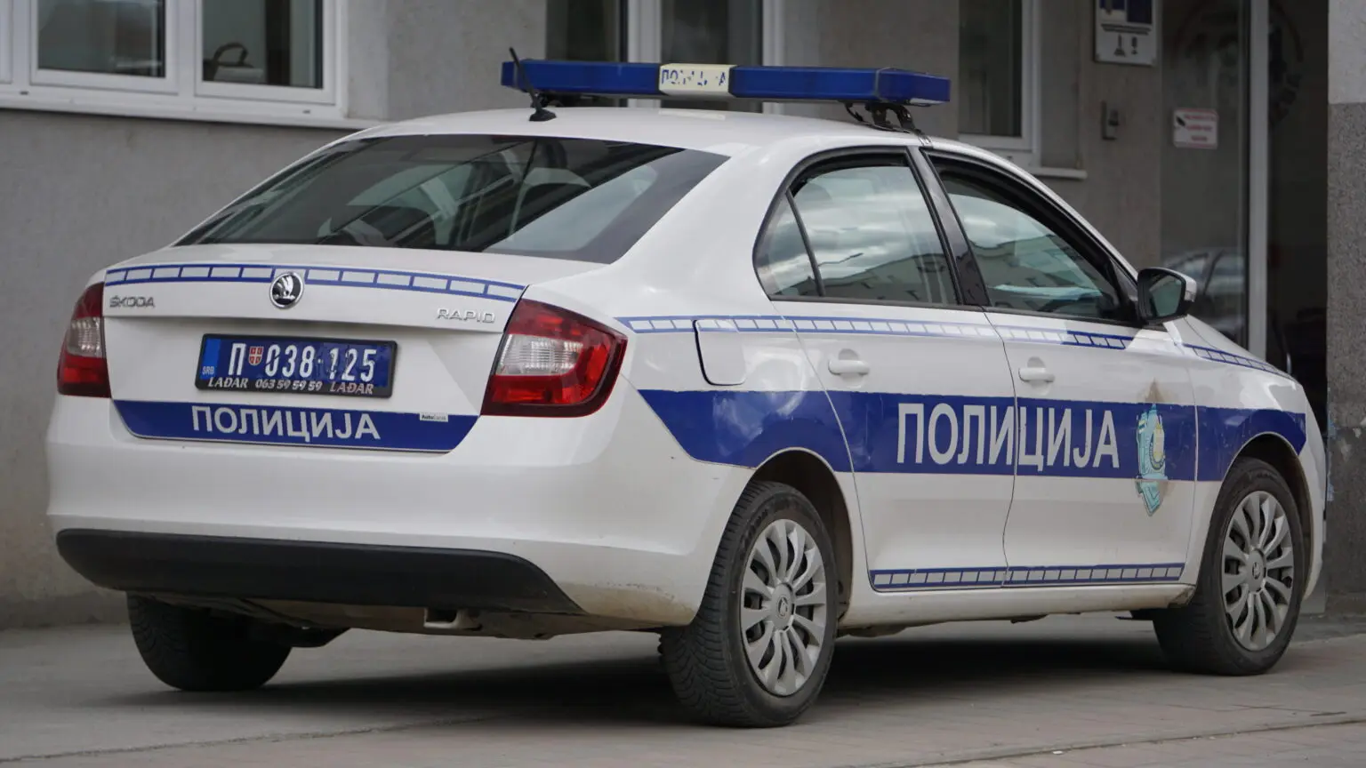 Putnik "iz pakla" u taksiju: Zapretio taksisti oružjem, nakon čega mu je ovaj predao sav pazar - incident u Novom Pazaru