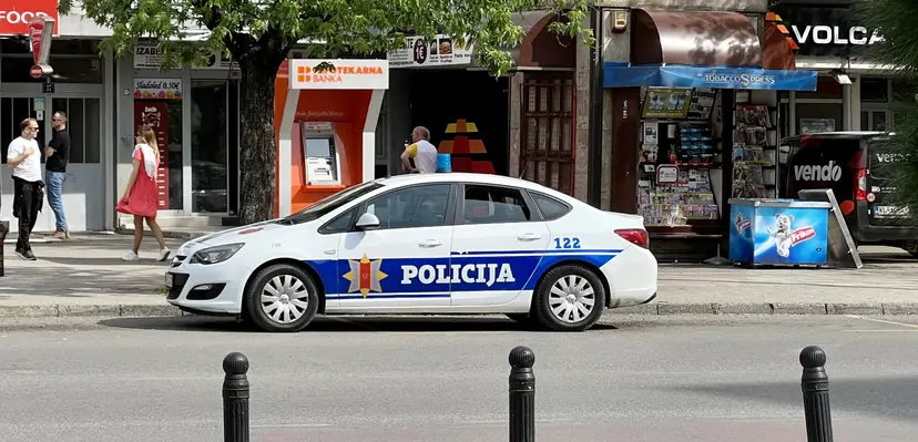 Drama u Tivtu: Žena muškarca nožem ubola u grudi nakon svađe, on policiji potvrdio da je sam sebe povredio - ipak je uhapšena