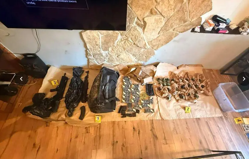 Policija upala usta i zatekla pravo skladište droge: Zaplenjeno devet kilograma, pronađeni „roze kokain“, hašiš i halucinogene pečurke (FOTO)