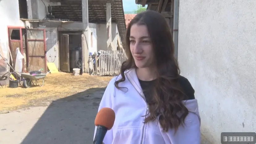 Dok mladi odlaze iz sela, Veljko (21) sa suprugom Tijanom ostao na dedovini: U Karanu zasnovao porodicu i nastavio posao svojih predaka (FOTO)
