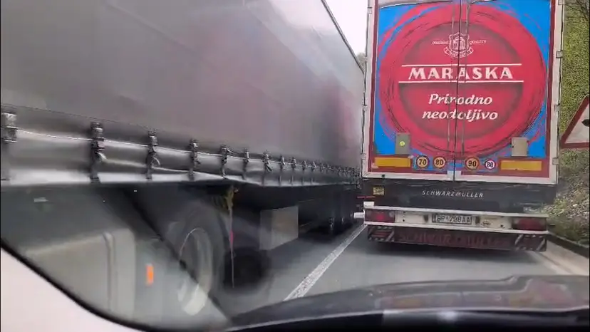 Vozili smo u kontra smeru, u susret su dolazili autobusi - jako traumatično: Haos na crnogorskoj granici zbog obustave teretnog saobraćaja (VIDEO)(VIDEO)