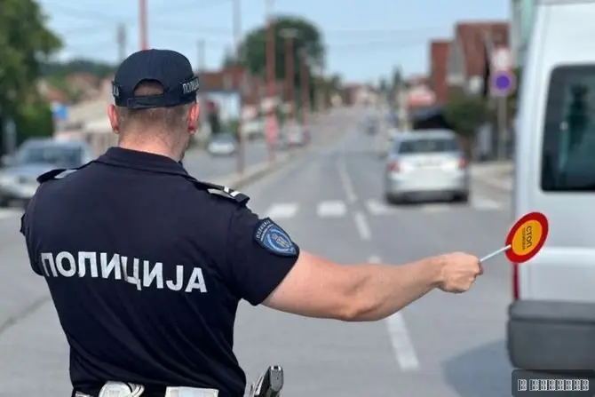 Mladić teško povređen na radu, kolega ga vozio do bolnice: Policija ih zaustavila, ali kad su prišli - odmah upalili rotaciju i sproveli ih do bolnice