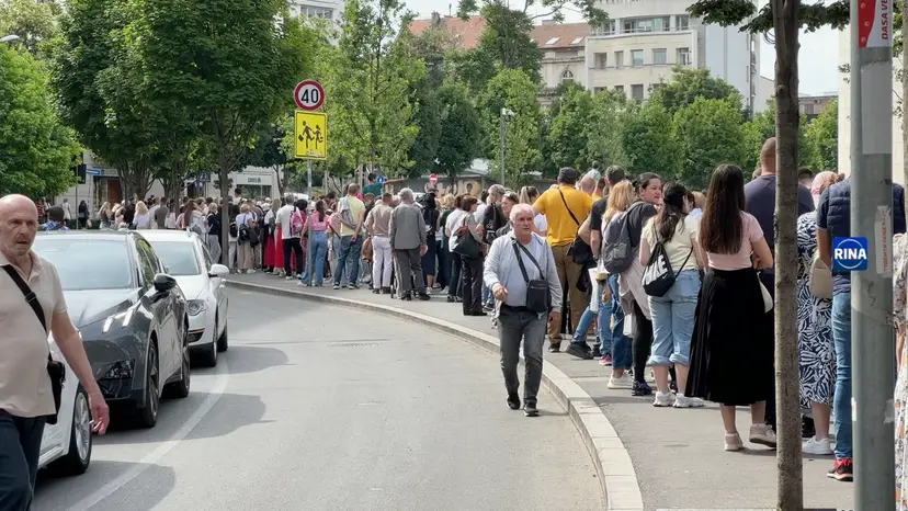 Osećaj je nestvaran, najveća blagodat u životu: Danilo iz Priboja celivao Pojas Presvete Bogorodice - danas nikad duži redovi u Beogradu (FOTO)(VIDEO)
