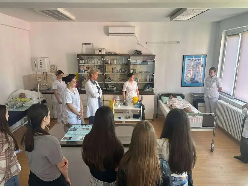 Sve više malih maturanata odlučuje se upisati srednju Medicinsku školu: U Čačku postoje ukupno četiri smera na kojima se traži mesto više (FOTO)