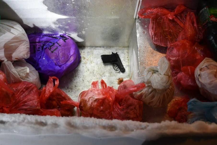 Razbijena zelenaška mreža u Ulcinju: Trojica uhapšena, zaplenjeni pištolj, vozila i oružje