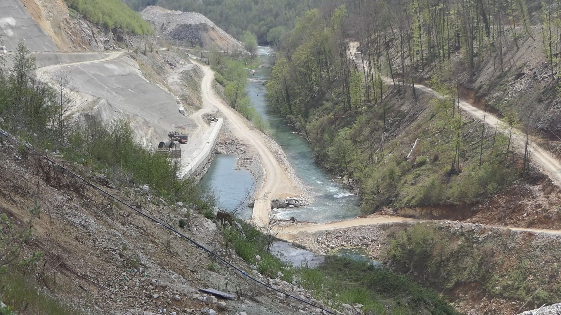 Trajaće preko 100 godina i napojiće vodom na hiljade građana: Radovi na izgradnji brane Svračkovo ubačeni u petu brzinu, gradilište bezbedno (FOTO)