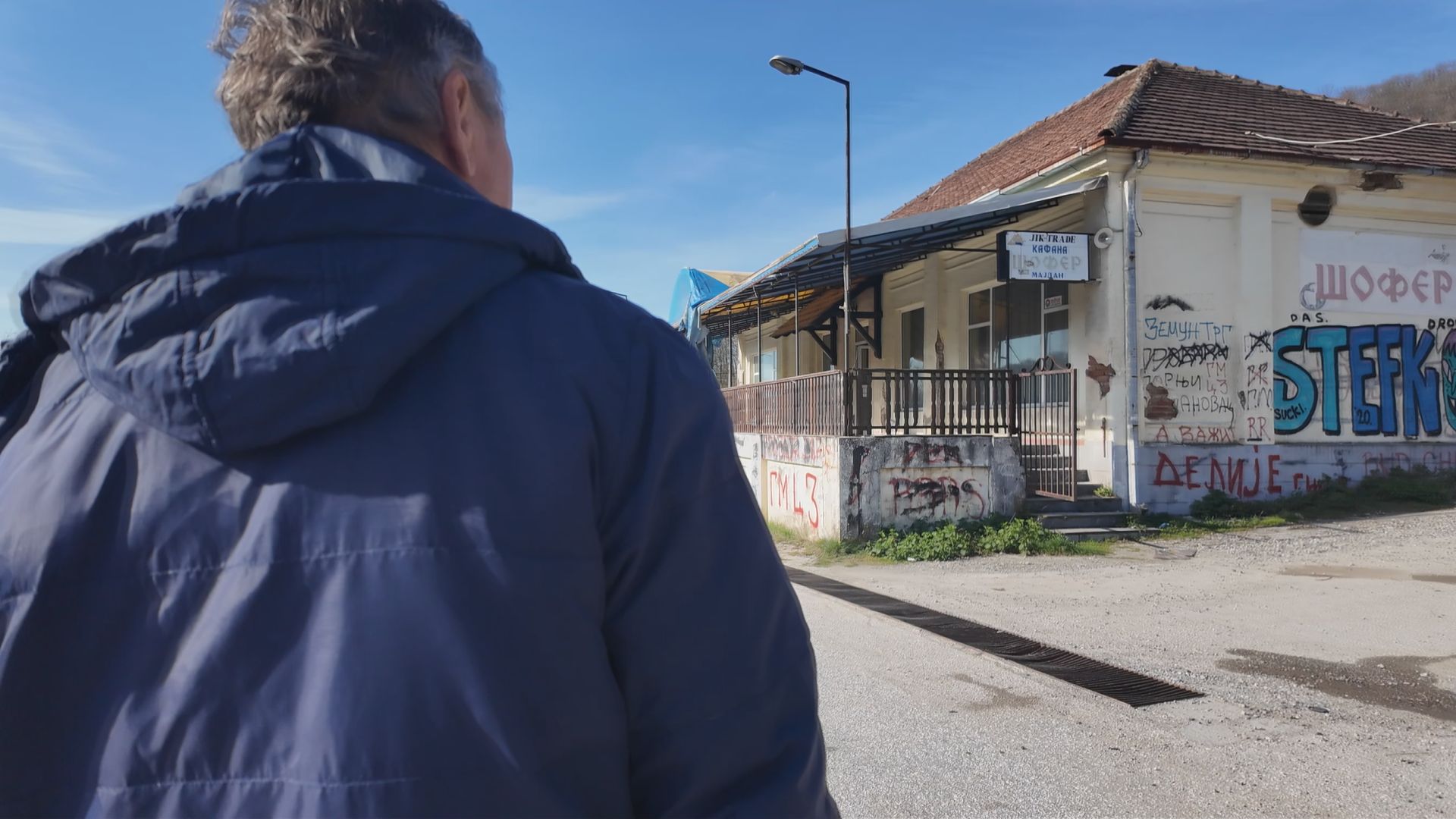 Nekada puna gostiju, danas prazna: Kafana sa Ibarske magistrale posle decenija rada ide na doboš, vlasnik poručuje samo jedno (FOTO)