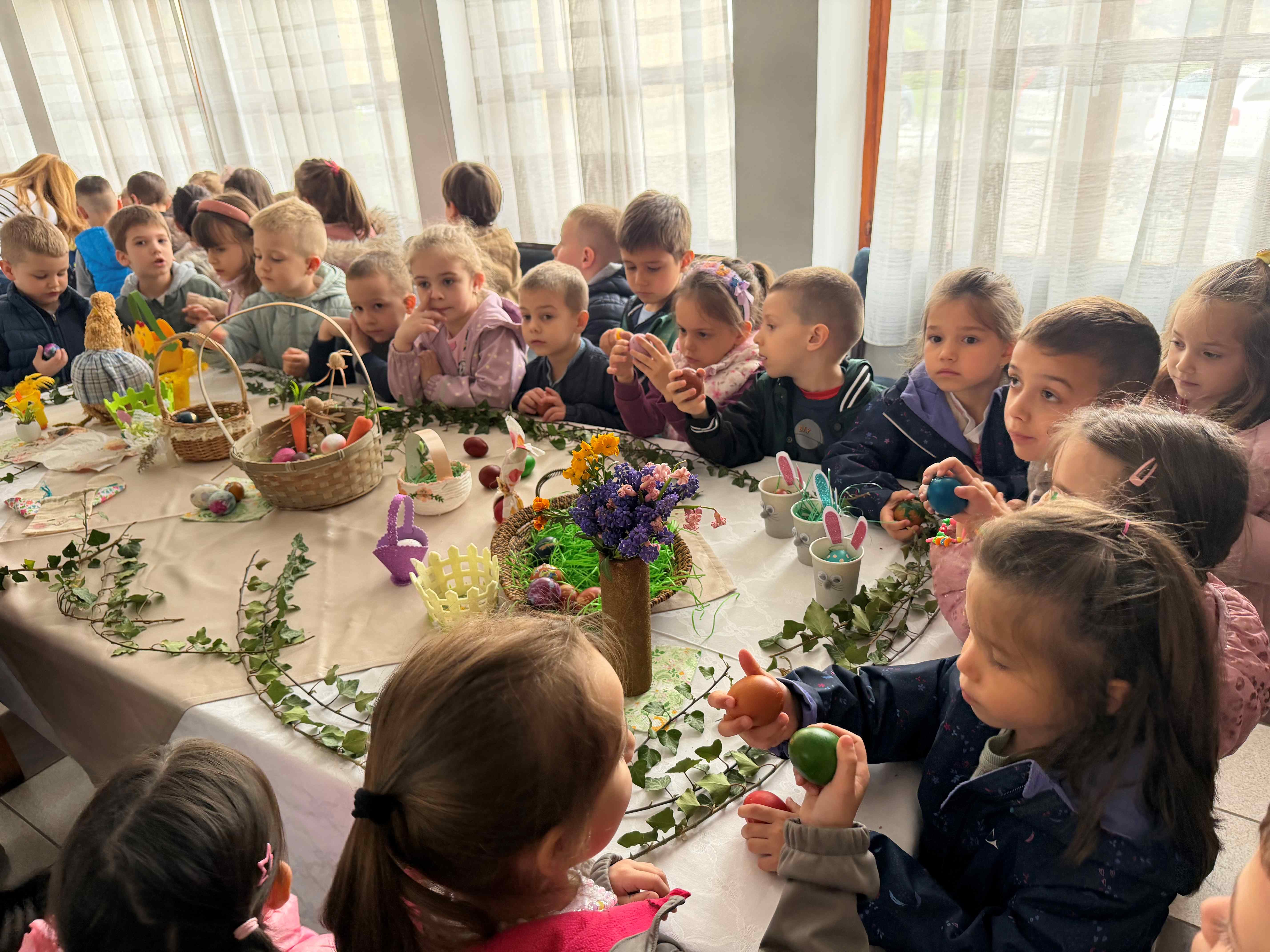 Ovo je najsladja slika koju ćete videti danas: Mali šampion Vukašin osvojio Tucijadu pred 200 mališana trećeg dana Vaskrsa (FOTO)