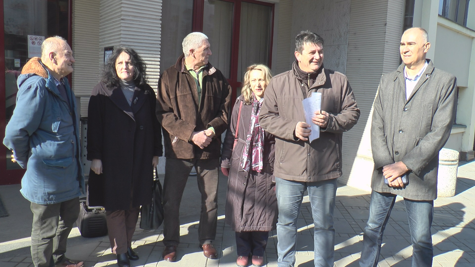 Одборници Нове Србије уместо на скупштини данас су на улици