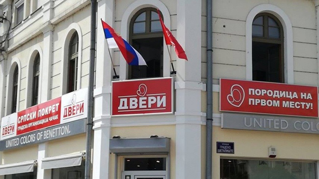 Полиција ухапсила особу која је порушила таблу Двери