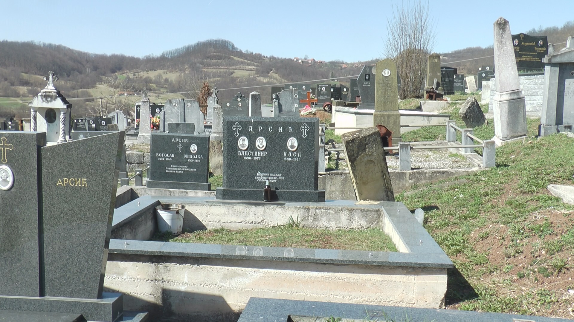 Властимир и Коса уместо једног имају два гробна места