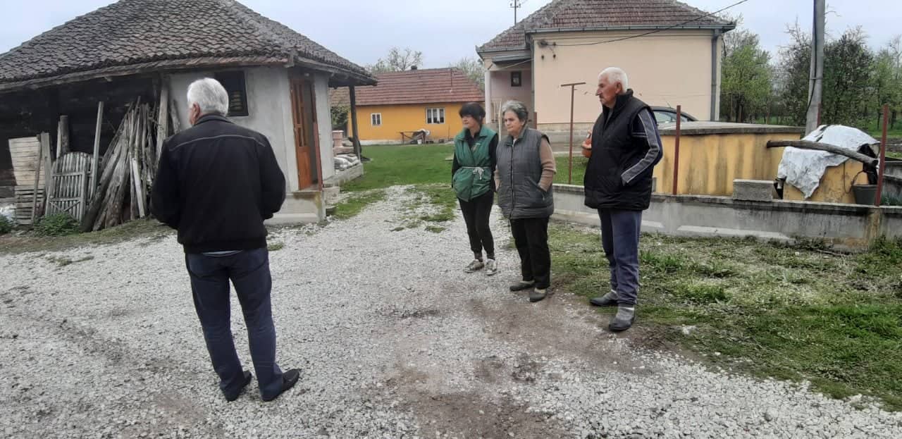 Пожар у Пријевору! Изгорело преко 2000 бала сена, а ватрогасци приликом интервенције отелили и краву