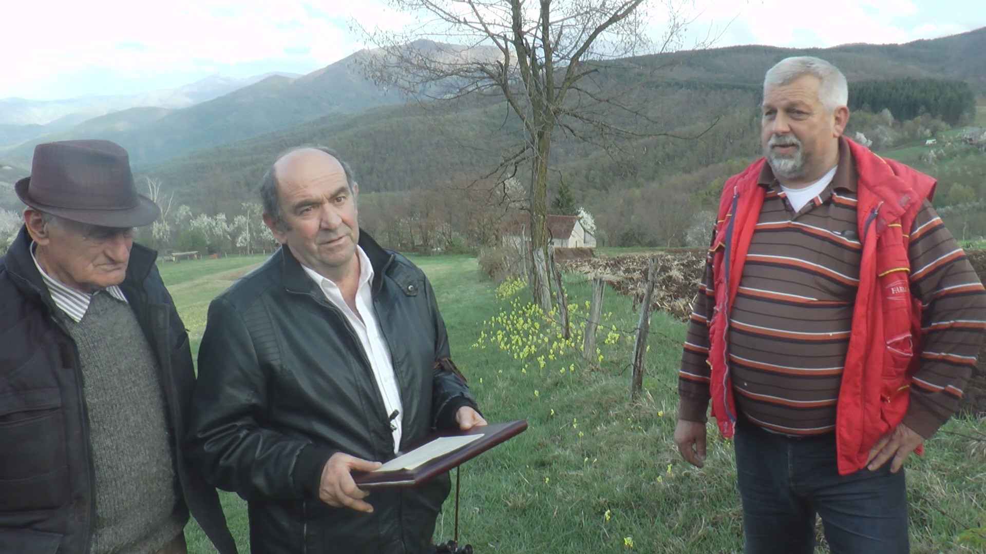 Чланови породице Пајовић којима је враћена имовина, фото: РИНА