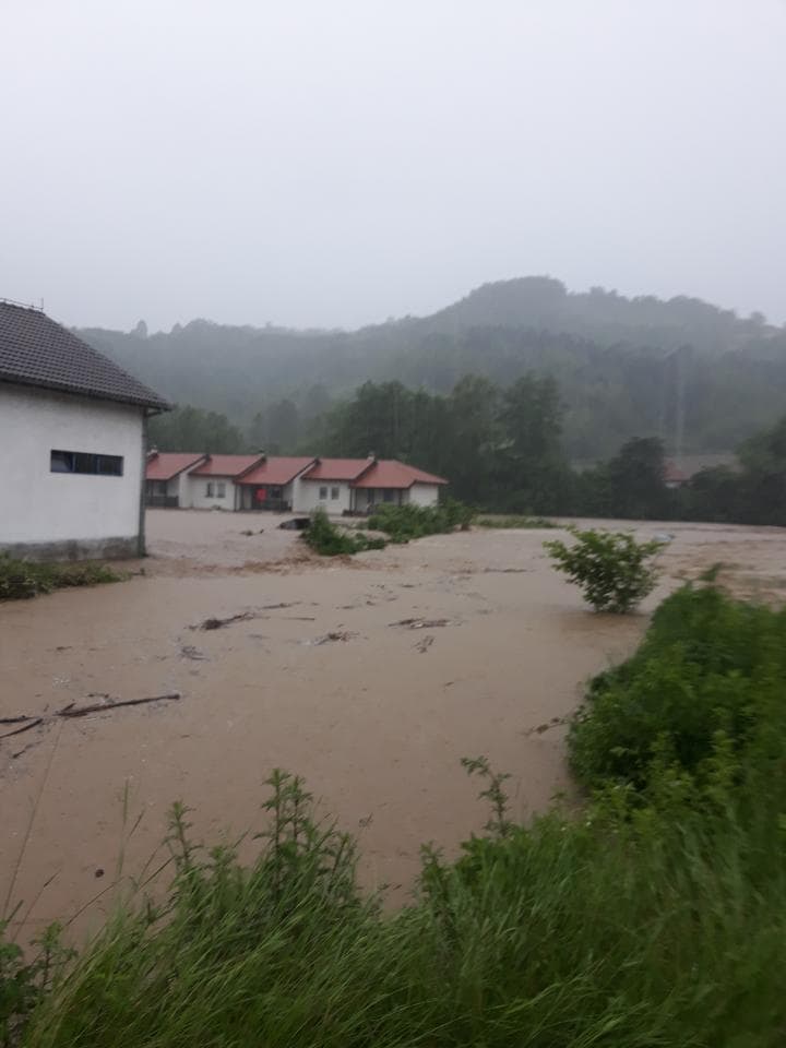 Потоп у горњем Драгачеву, у току евакуација дела Виче, могуће проглашење ванредне ситуације