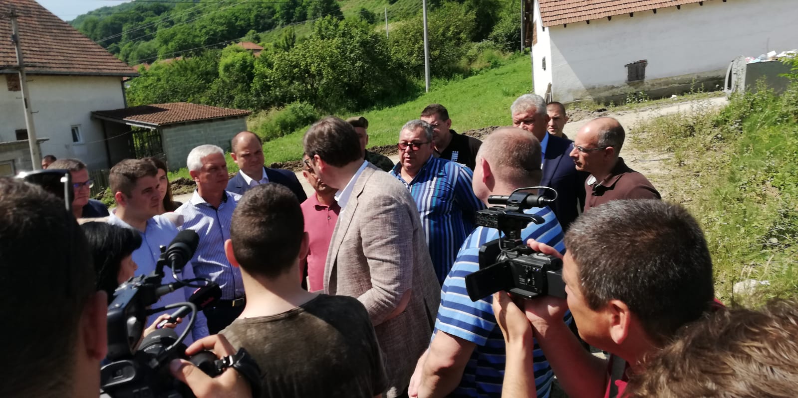 Вучић: Ђераћ се исељава, где буде било потребно