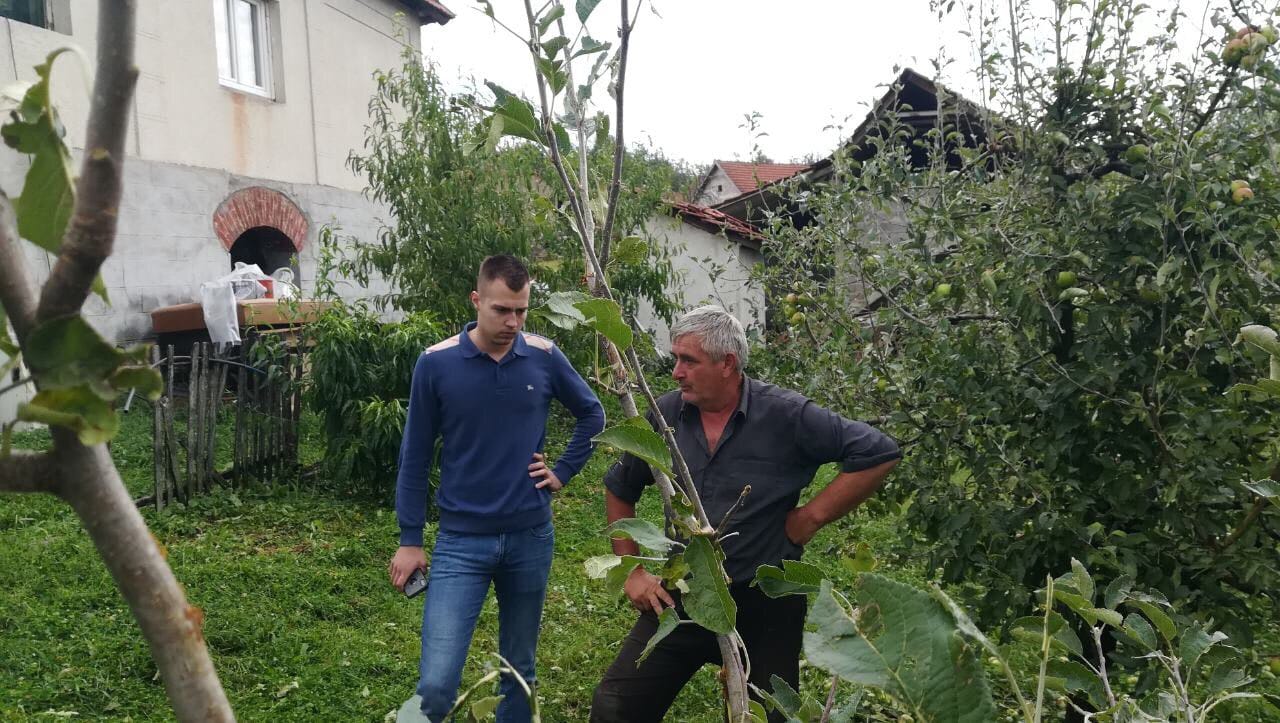 Нема домаћинства у којем нису разбијени црепови/Фото: РИНА