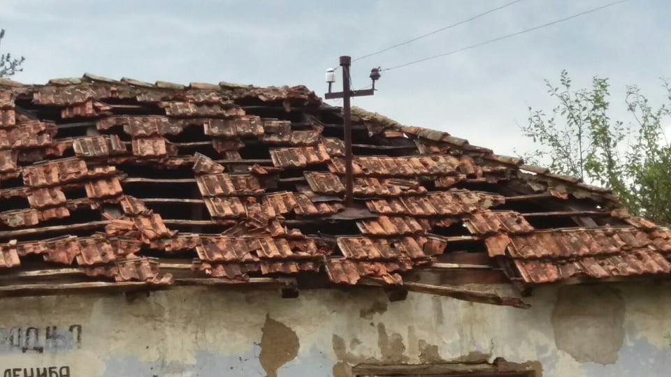 Преко 100 кућа остало без крова, фото: РИНА