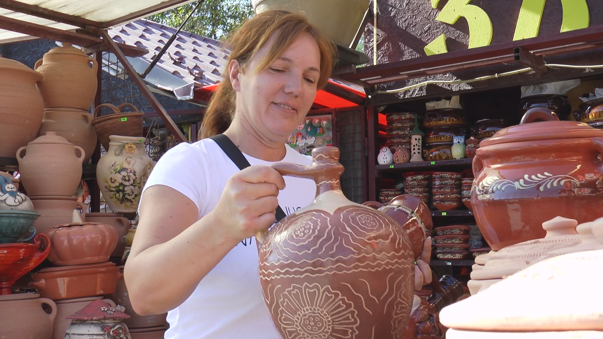 Снајка Јелица Тешић продавац злакуске грнчарије/ Фото: РИНА