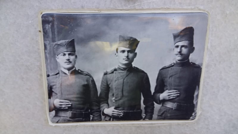 Ово је прича о три брата – три јунака: Породици у аманет оставили бор и фотографију (ФОТО)