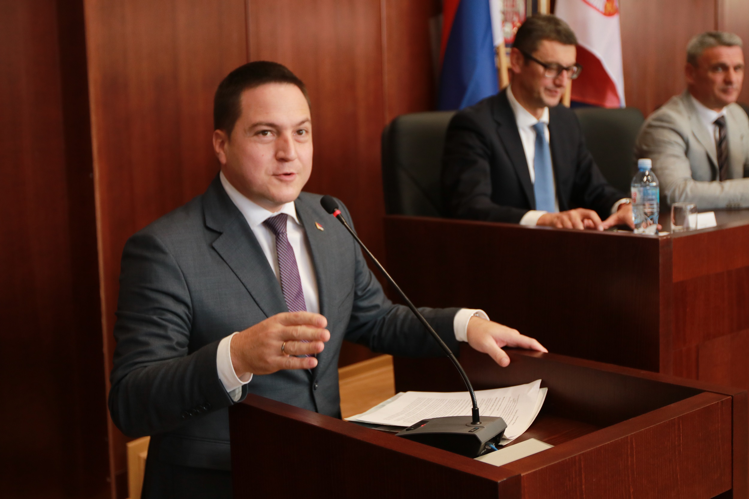 Завршена реконструкција скупштинске сале у Чачку: Прва седница у петак (ВИДЕО)
