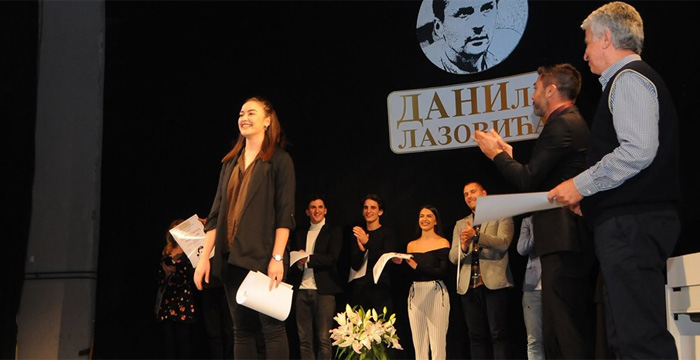 Она је најбољи говорник поезије на фестивалу "Дани Данила Лазовића": Јовани награда од 1.000 евра