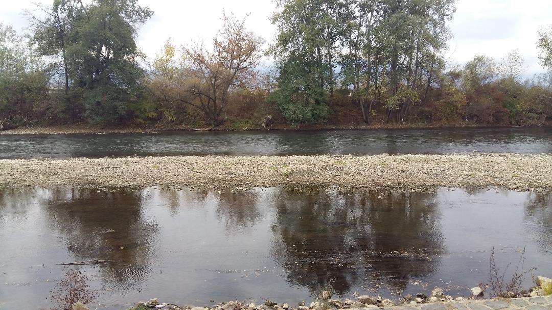 Незапамћено низак водостај: Ибар до колена, суша узела данак у краљевачким селима (ФОТО)