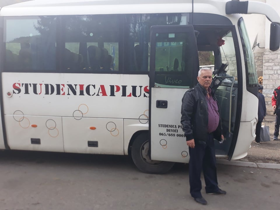 Верољуб је омиљени возач ђачког аутобуса: Дуже од три деценије студенички ђаци у сигруним су рукамa