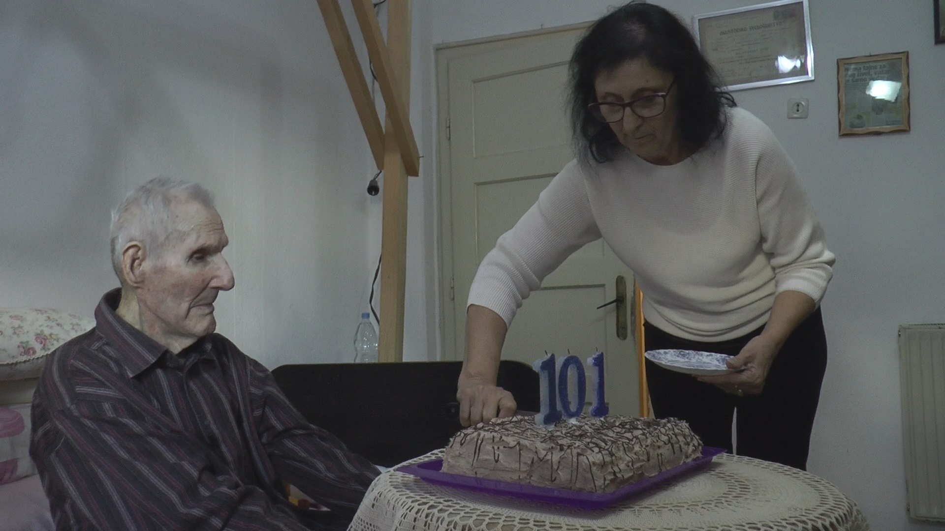 Оптимиста и у 101. години: Најстарији Шумадинац прославио рођендан (ФОТО)(ВИДЕО)