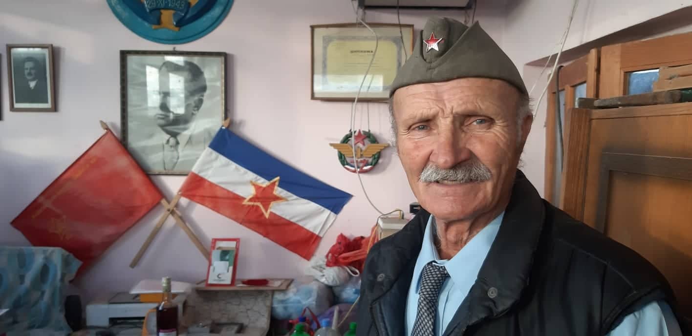 Влајко са титовком на глави, фото: РИНА