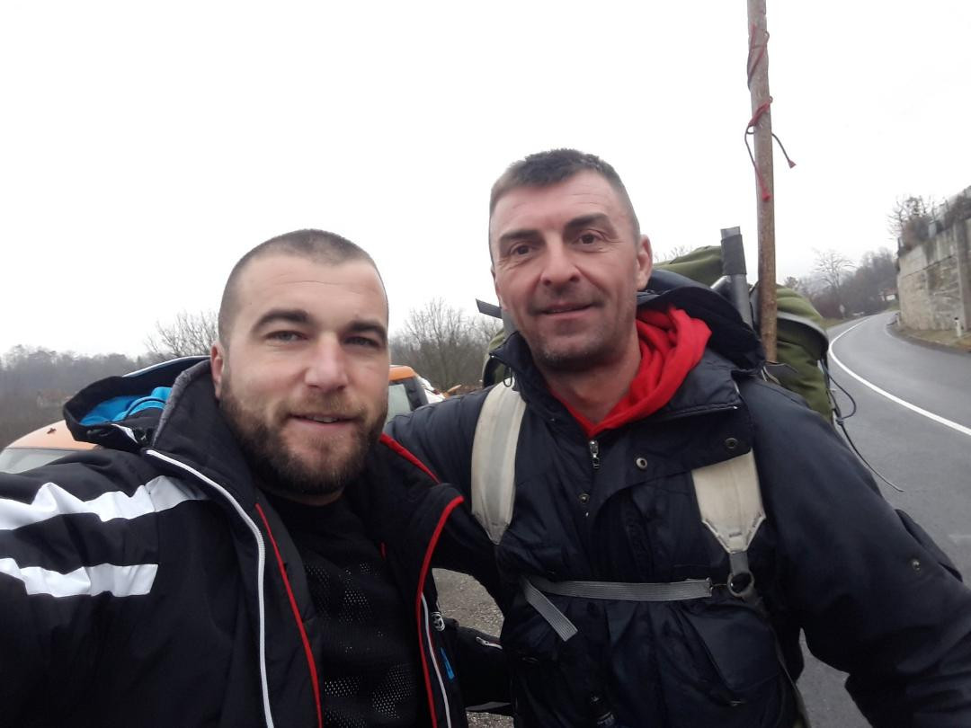 Због једне жене Марјан се запутио на ходочашће: Пешке иде од Рашке до Хиландара