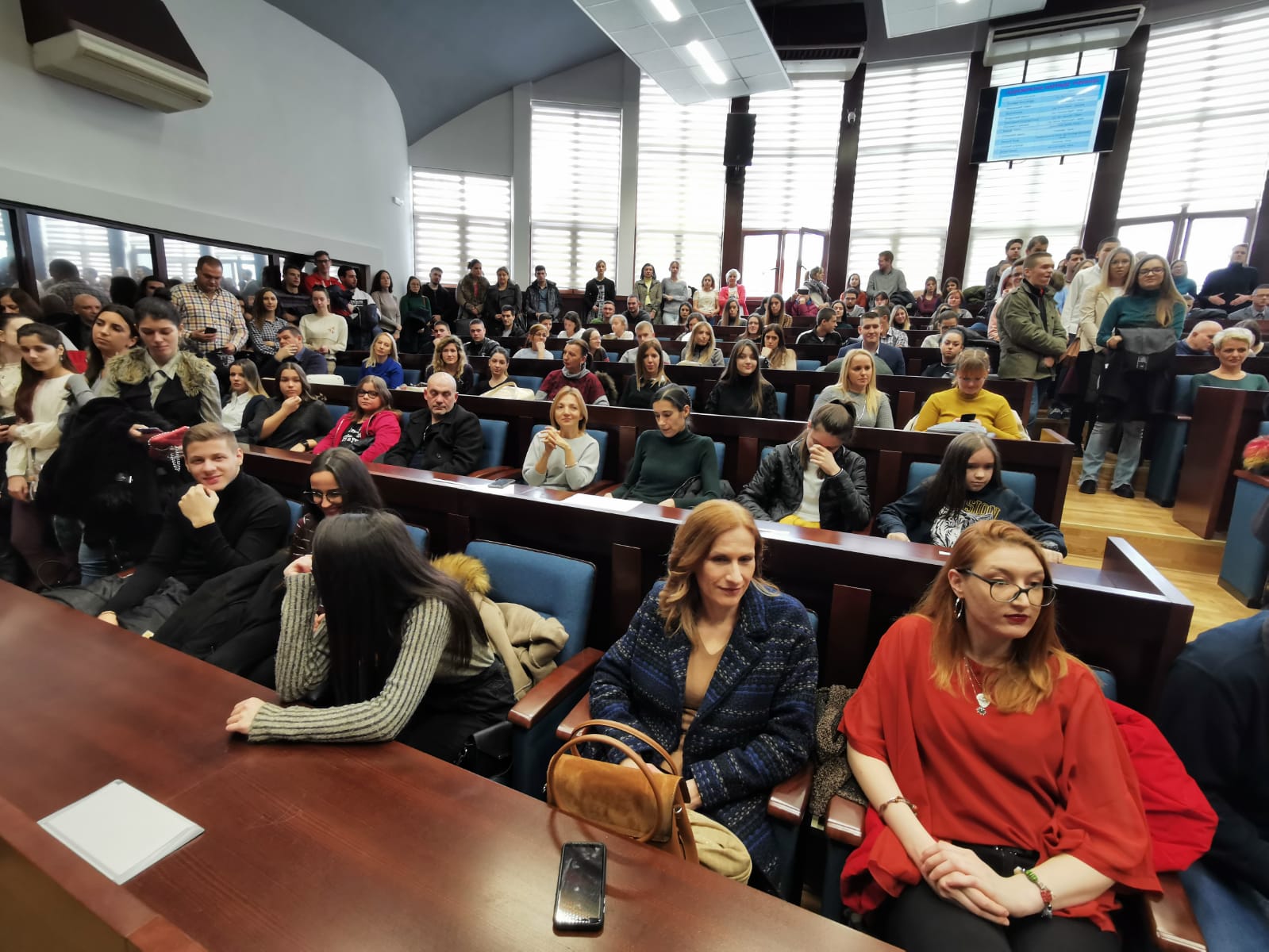 Исплати се имати све десетке: Најбољи студенти добили стипендије од града