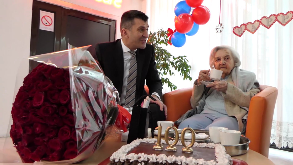 Бака Иванка прославила 100 рођендан: Министар Ђорђевић честитао јој лично (ФОТО)(ВИДЕО)