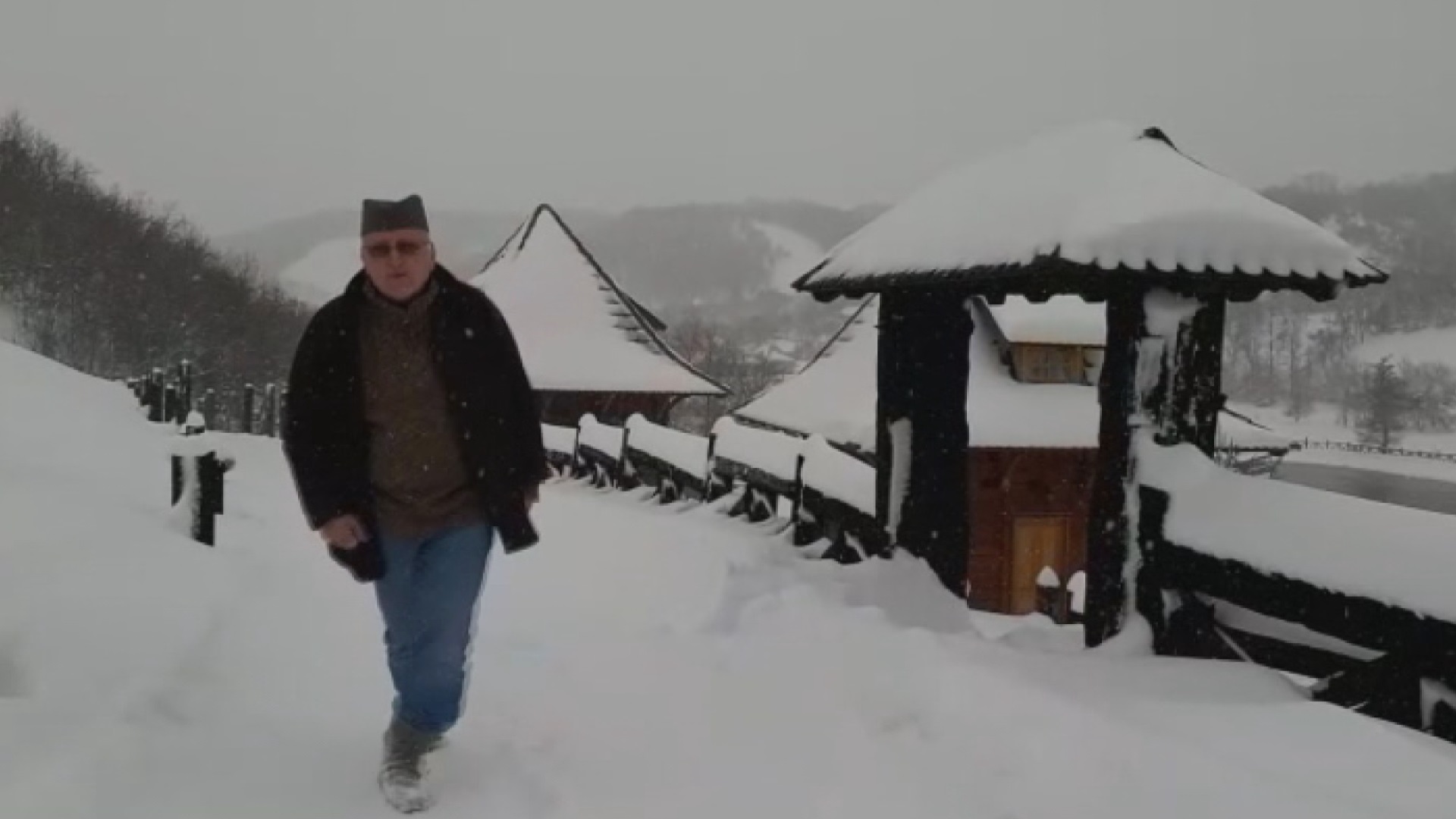 Ево како се мештани планинских села боре са снегом: Стигле муке са свих страна (ФОТО) 