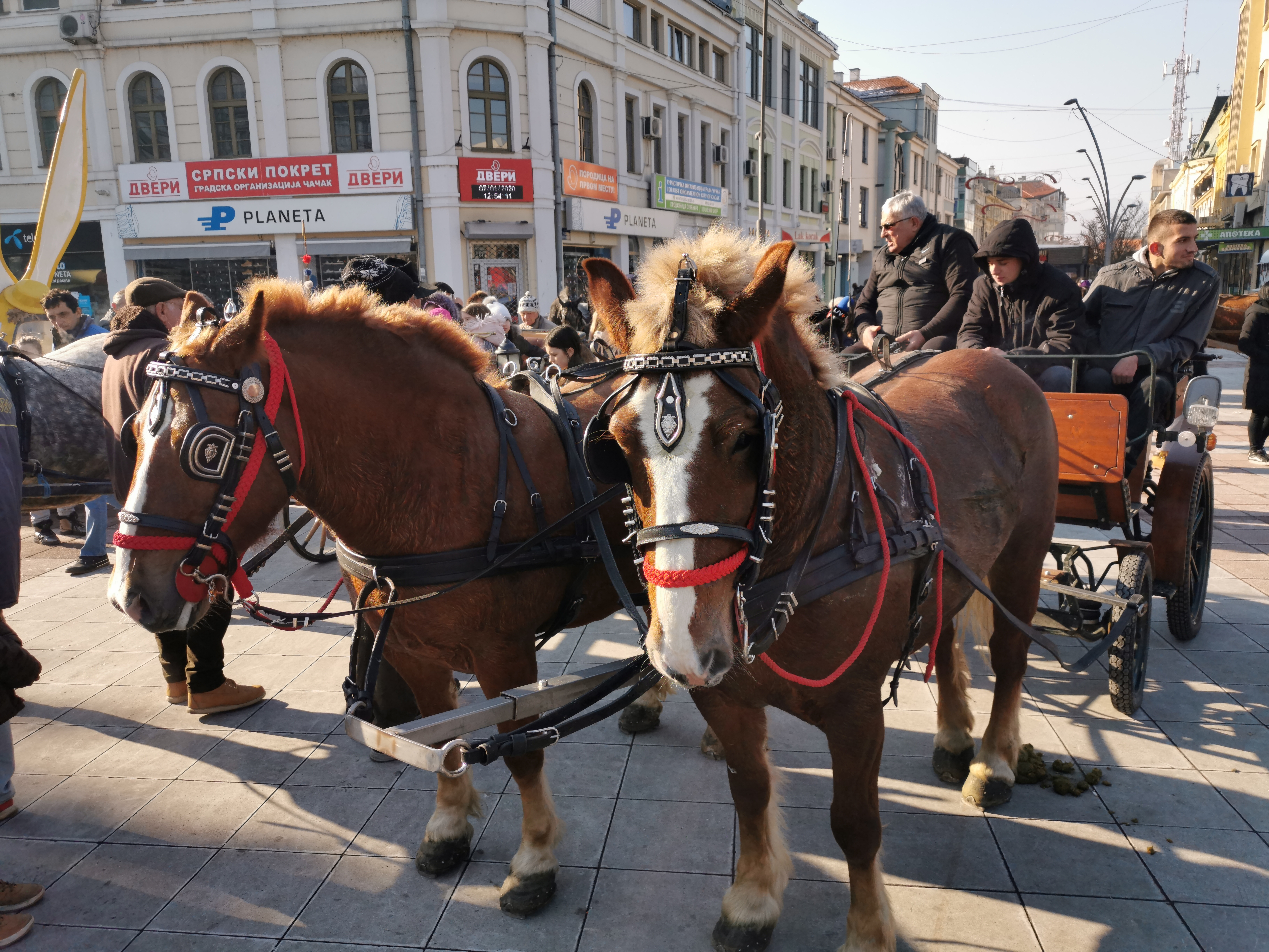 Домаћини запрегли фијакере, а мотористи открили своје меко срце: Овако је изгледала божићна вожња