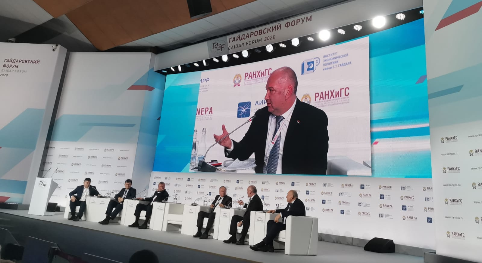 Поповић на Гајдар форуму у Москви: Привреда је покретач иновација сваке државе 