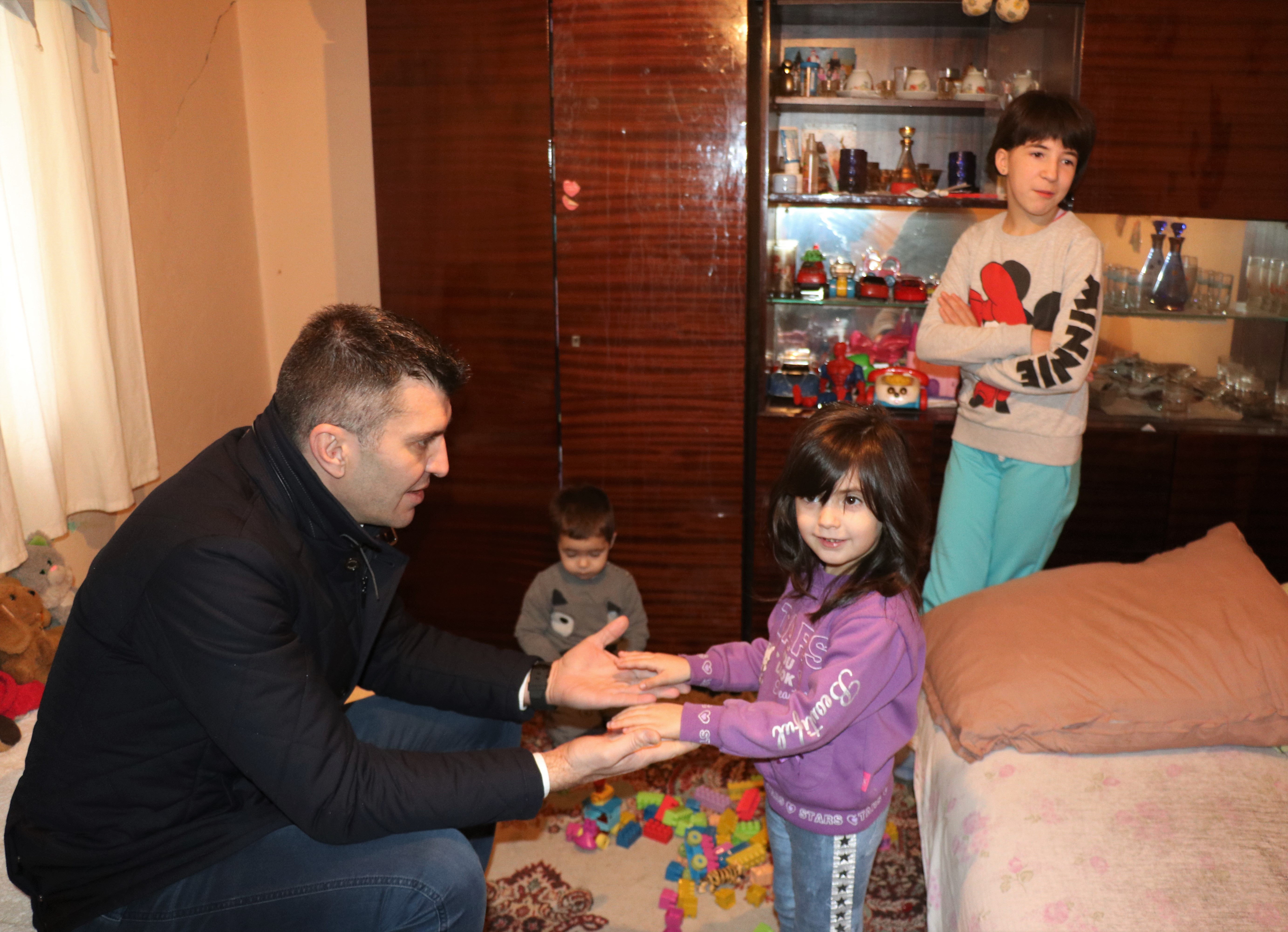 Држава брине о угроженим грађанима: Ђорђевић посетио самохрану мајку из Чачка 