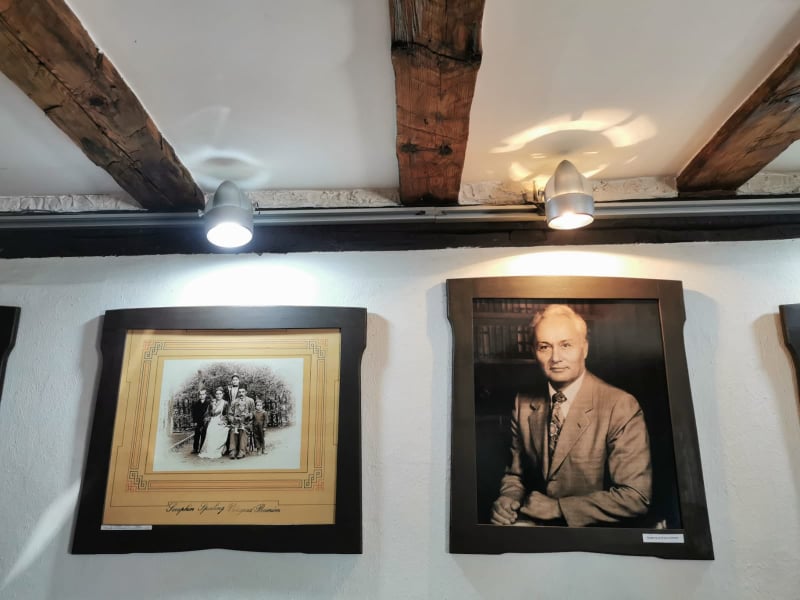 Пoртрети заузимају почасно место у Јевђевића кући, фото: РИНА