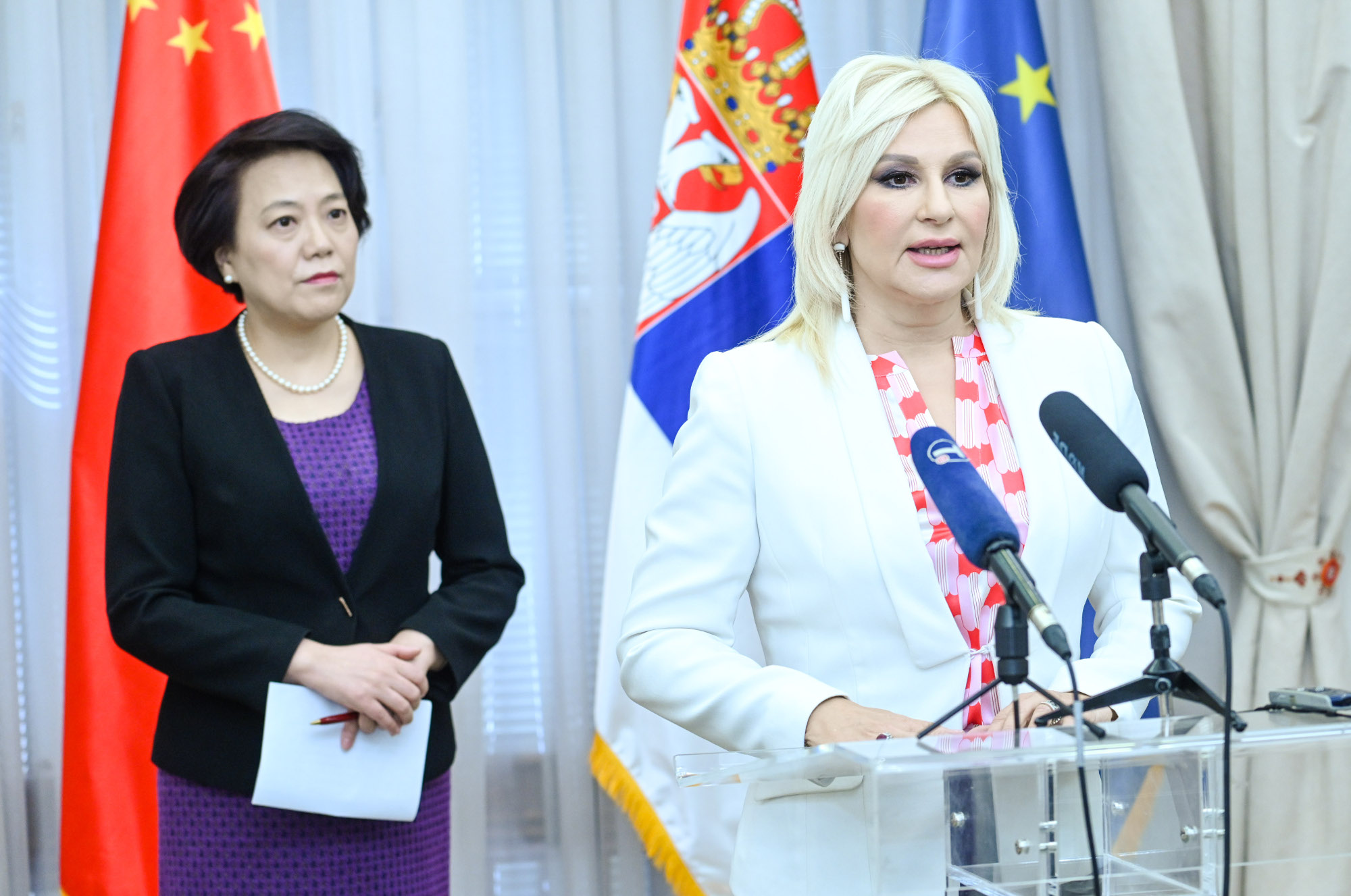Михајловићева и Чен Бо: Подршка кинеским компанијама које реализују пројекте у Србији
