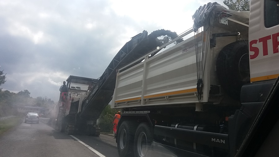  Брује машине у Тополи: Почиње асфалтирање локалних путева и санација два моста 